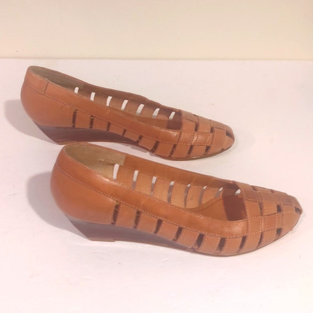 NWOT Bass Tan Leather Wedge Slip-on Pump - Picture 4 of 12